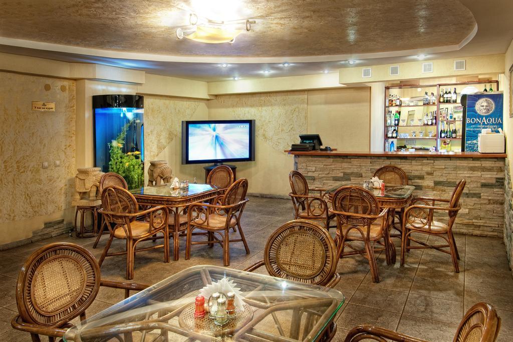 Hotel Edem Karagandy エクステリア 写真