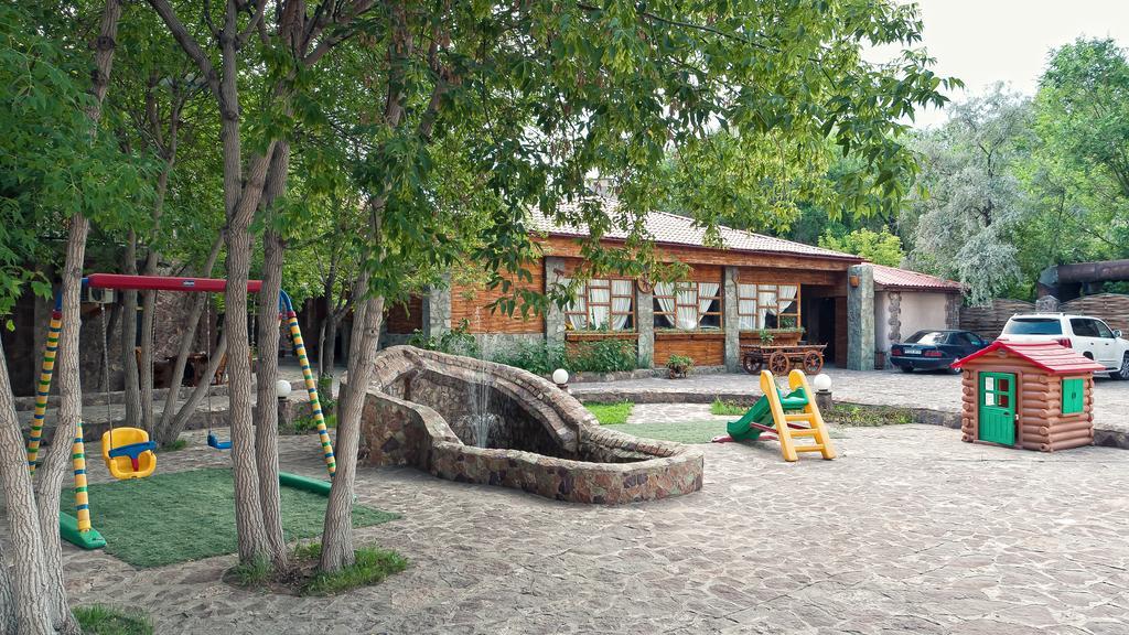 Hotel Edem Karagandy エクステリア 写真