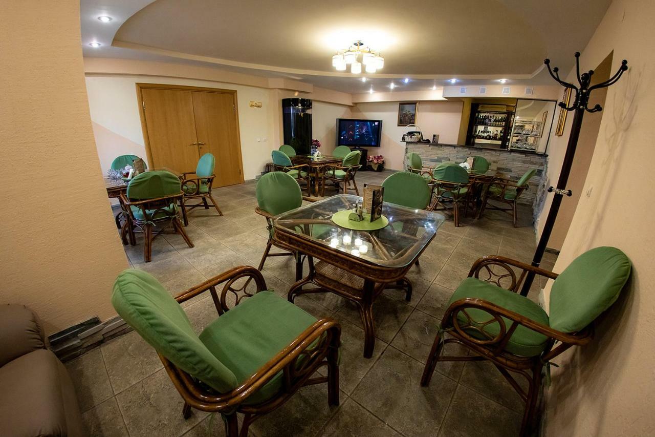 Hotel Edem Karagandy エクステリア 写真