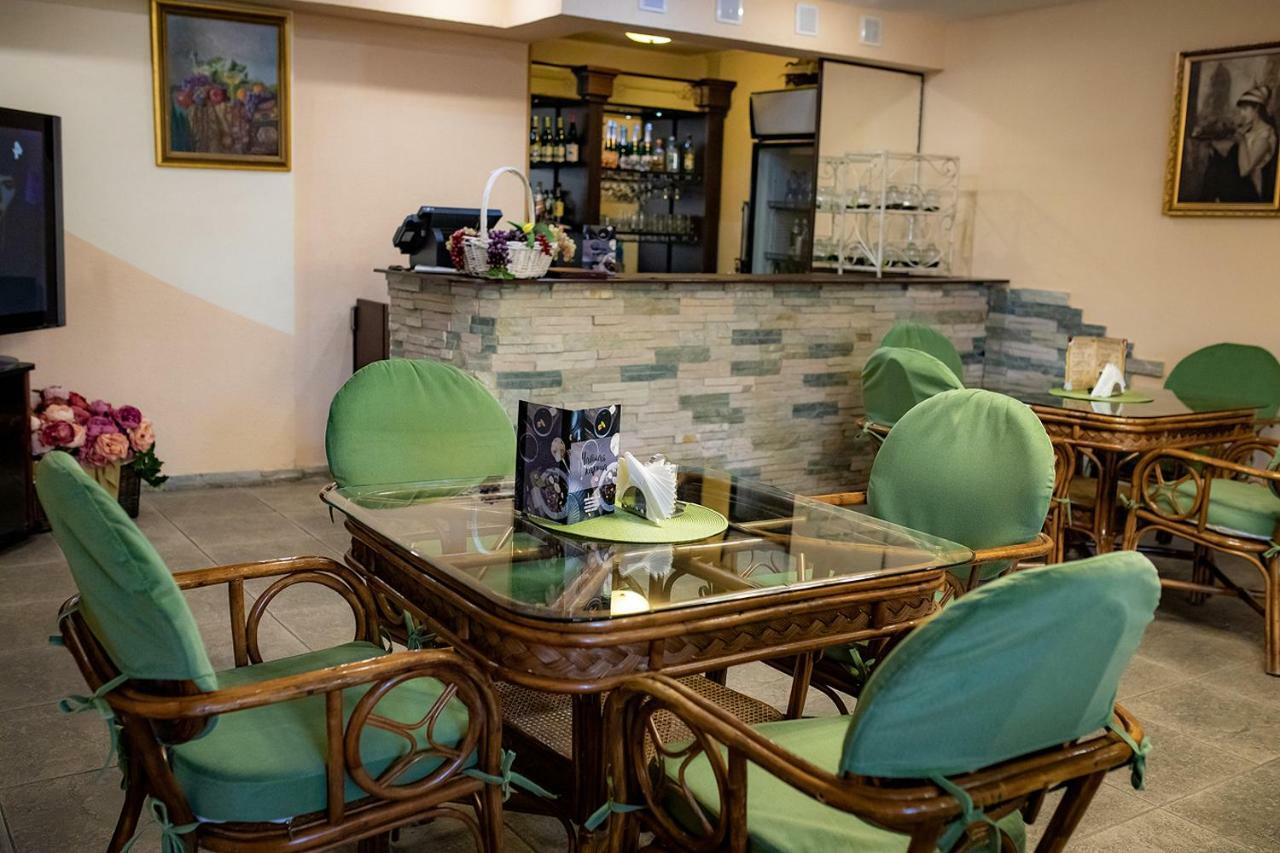 Hotel Edem Karagandy エクステリア 写真
