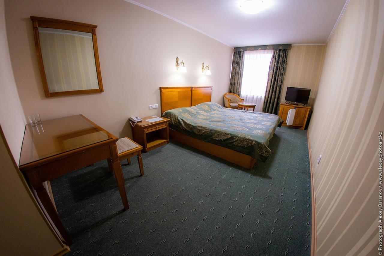 Hotel Edem Karagandy エクステリア 写真