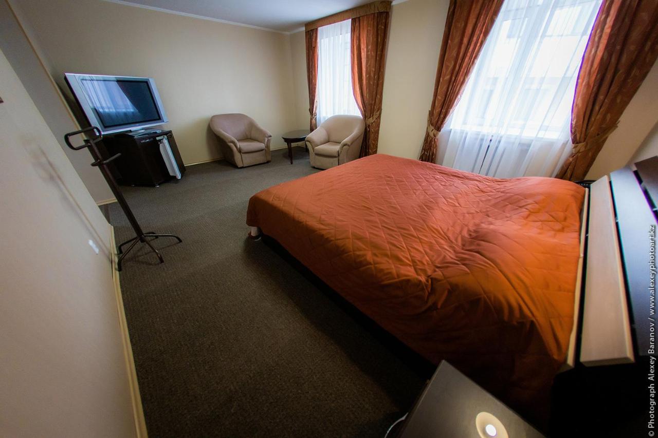 Hotel Edem Karagandy エクステリア 写真