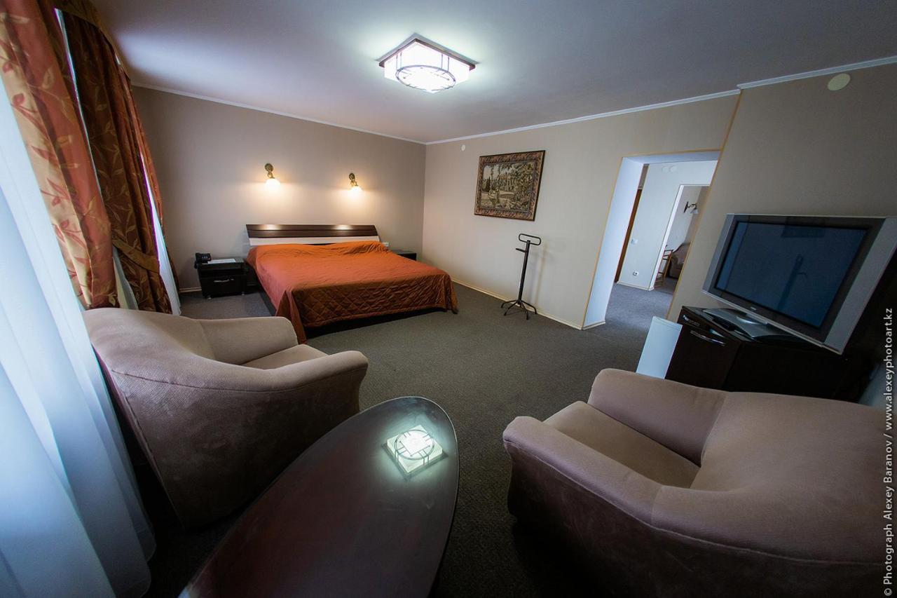 Hotel Edem Karagandy エクステリア 写真